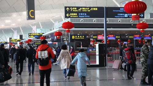 瀋陽機場火紅的燈籠增添濃濃的年味（瀋陽機場提供）.JPG